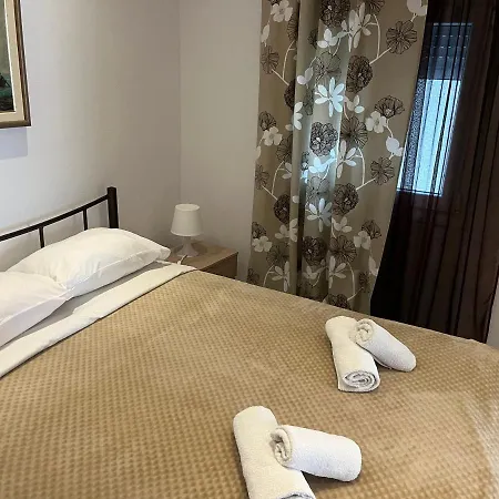 Апартамент Evi And